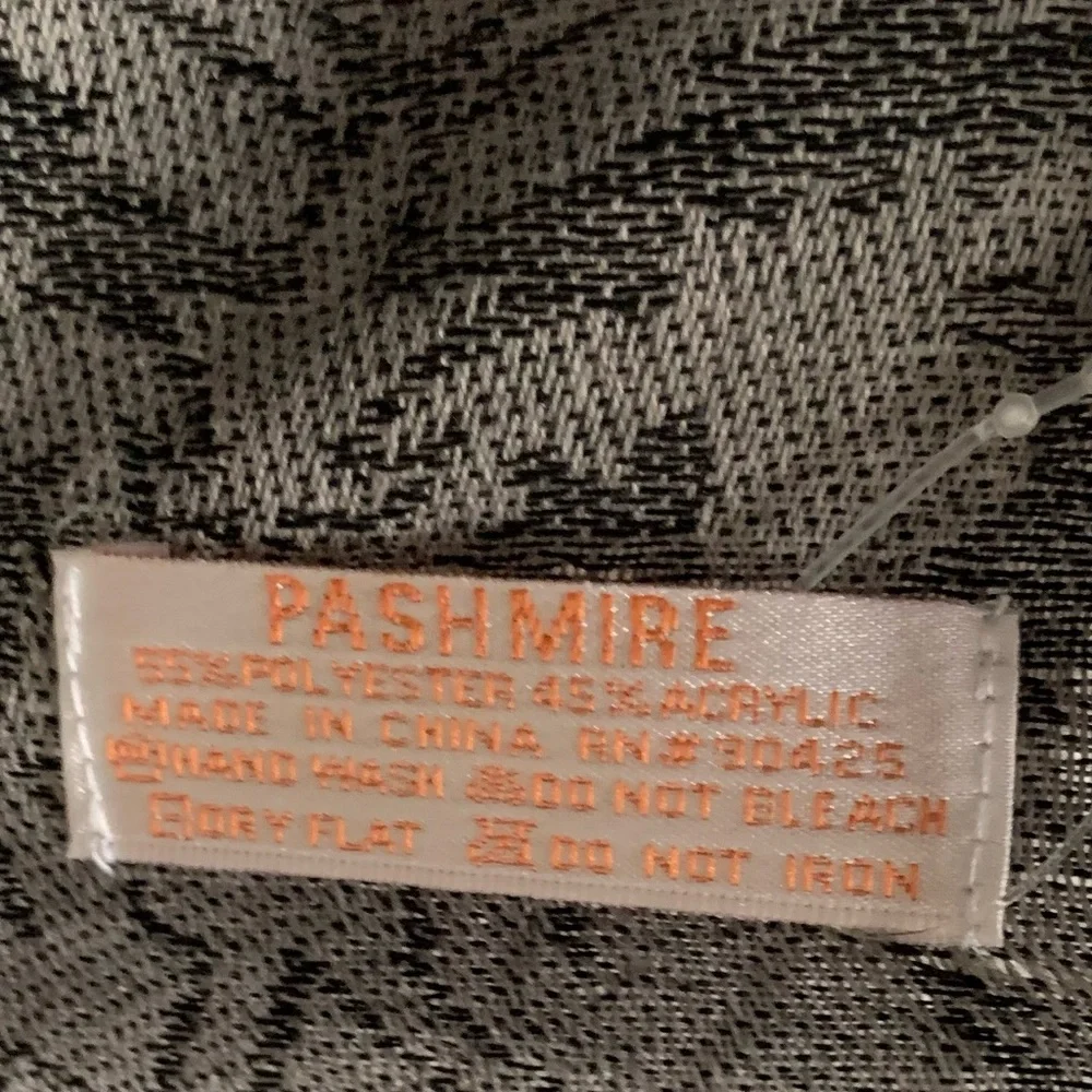 SCARF WRAP REVERSIBLE, NWOT PASHMINA, BEAUTIFUL DRESS/CASUAL